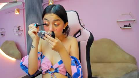 Snapshot of hanna_cutte_ chatting on November 19, 2025, 6:52 pm Hanna online show from November 19, 2025, 6:52 pm