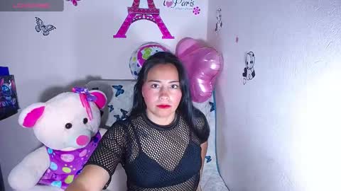 Snapshot of hanna_girl21 chatting on February 14, 2025, 4:15 am HANNA online show from February 14, 2025, 4:15 am