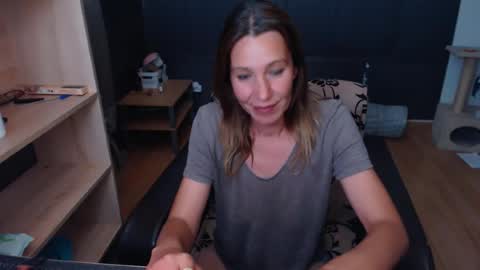 Snapshot of hanna_ha chatting on June 19, 2026, 7:06 pm hanna_ha online show from June 19, 2026, 7:06 pm