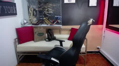 hanna_lamber online show from March 4, 2025, 2:17 am