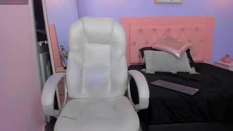 Hanna  online show from May 8, 2026, 4:29 am