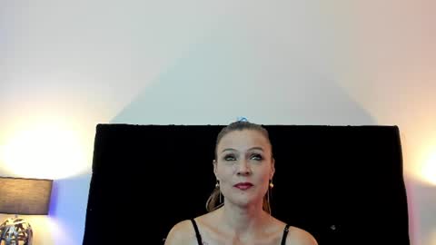 Snapshot of hanna_vell11 chatting on July 8, 2026, 2:38 am hanna_vell11 online show from July 8, 2026, 2:38 am