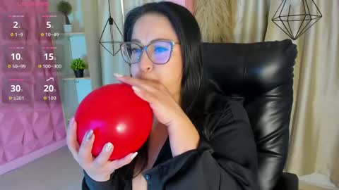 Snapshot of hannabackerr chatting on May 8, 2026, 11:37 am hannabackerr online show from May 8, 2026, 11:37 am