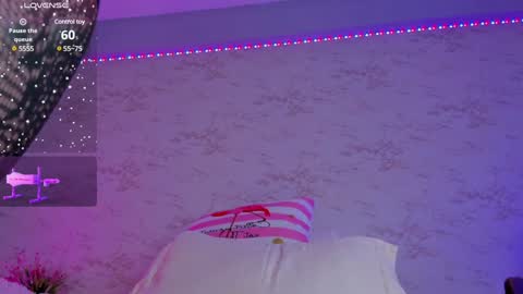 Snapshot of hannablaze_ chatting on December 29, 2024, 5:44 pm HannaB online show from December 29, 2024, 5:44 pm