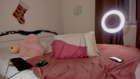 Snapshot of hannacrush chatting on January 14, 2025, 7:06 am HannahIm a simple girl who likes gifts Lovense is activeThere are legends that in this room all your wish can come true online show from January 14, 2025, 7:06 am