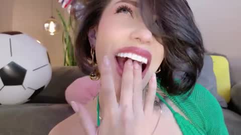 Hannah  online show from July 2, 2026, 8:48 pm
