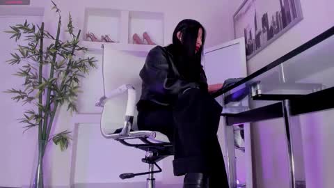 HANNAH HOWELL online show from January 19, 2026, 10:08 am