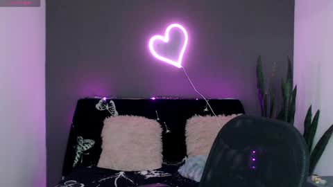 HannahHexx online show from April 24, 2026, 4:04 am