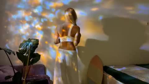 hannah levis  online show from October 8, 2025, 4:48 pm