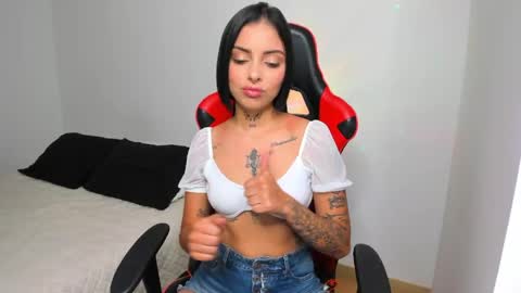 Snapshot of hannah_miltonn chatting on April 26, 2026, 4:43 am Hannah Milton online show from April 26, 2026, 4:43 am