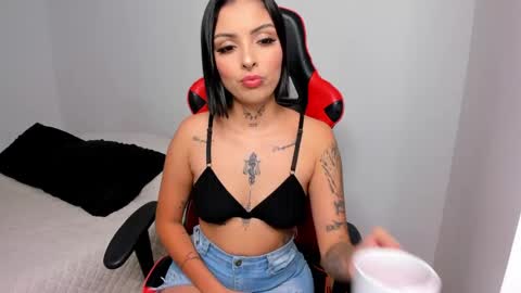 Snapshot of hannah_miltonn chatting on May 19, 2026, 7:20 pm Hannah Milton online show from May 19, 2026, 7:20 pm