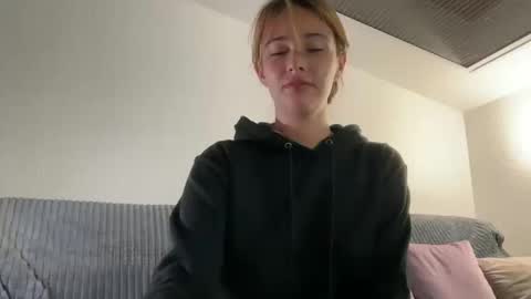 Snapshot of hannahinto chatting on October 13, 2025, 3:45 pm hannahinto online show from October 13, 2025, 3:45 pm