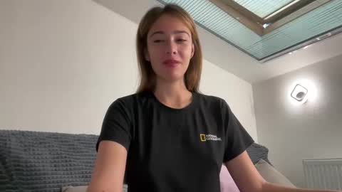 Snapshot of hannahinto chatting on November 19, 2025, 4:34 am hannahinto online show from November 19, 2025, 4:34 am