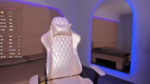 hannahmonttgomery  Help me reach 100 Hands up online show from February 1, 2026, 1:20 pm