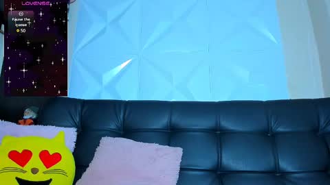 Hanna Independent Model online show from February 17, 2025, 12:48 pm