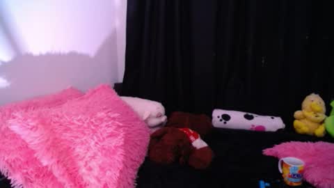 hannaqueen23 online show from November 26, 2025, 5:52 am