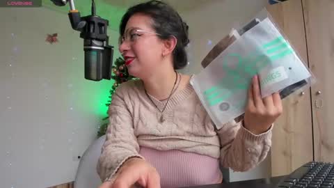 Snapshot of hannasofiax chatting on December 2, 2024, 3:03 pm hannasofia x Schedule 700 -1400GTM-5 online show from December 2, 2024, 3:03 pm