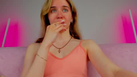 Hannavanilla online show from June 21, 2026, 1:19 am