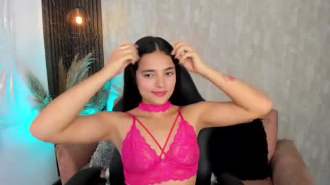 Snapshot of hannawells_ chatting on November 18, 2025, 8:57 pm Hanna online show from November 18, 2025, 8:57 pm