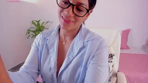 Snapshot of hannawilliams_ chatting on November 28, 2025, 8:55 pm Hanna Williams online show from November 28, 2025, 8:55 pm