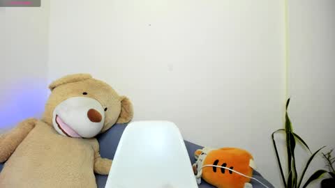 Snapshot of hanny_13 chatting on May 15, 2026, 11:34 pm taylor live online show from May 15, 2026, 11:34 pm
