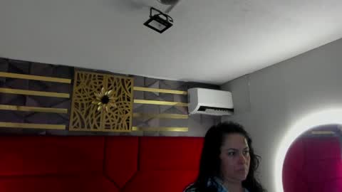 Hanny  online show from April 30, 2026, 11:38 am