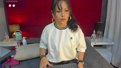 Snapshot of hanny_milf_ chatting on January 22, 2025, 11:23 am HANNY online show from January 22, 2025, 11:23 am