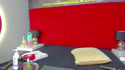 Snapshot of hanny_milf_ chatting on February 5, 2025, 11:23 am HANNY online show from February 5, 2025, 11:23 am