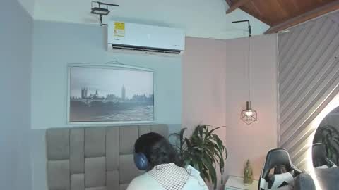 Snapshot of hanny_milf_ chatting on September 11, 2025, 11:21 am HANNY online show from September 11, 2025, 11:21 am