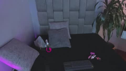 Snapshot of hanny_milf_ chatting on September 12, 2025, 12:05 pm HANNY online show from September 12, 2025, 12:05 pm