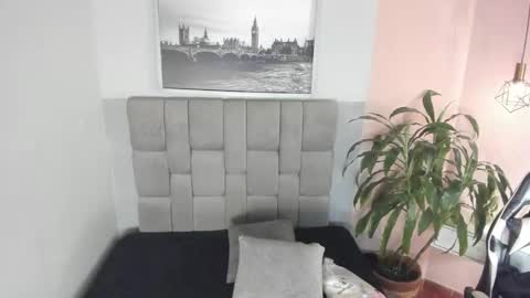 Snapshot of hanny_milf_ chatting on September 19, 2025, 11:22 am HANNY online show from September 19, 2025, 11:22 am