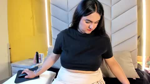 Snapshot of hanny_thomson chatting on June 12, 2026, 4:00 am Hanny online show from June 12, 2026, 4:00 am