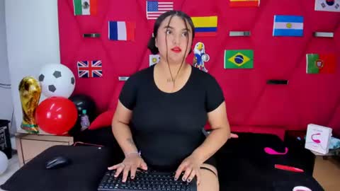 Snapshot of hanny_thomson chatting on June 14, 2026, 4:36 am Hanny online show from June 14, 2026, 4:36 am