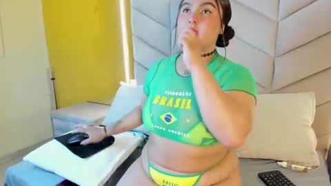 Snapshot of hanny_thomson chatting on July 7, 2026, 3:42 am Hanny online show from July 7, 2026, 3:42 am