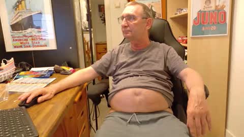Snapshot of hansi63 chatting on June 3, 2026, 10:26 pm charly online show from June 3, 2026, 10:26 pm