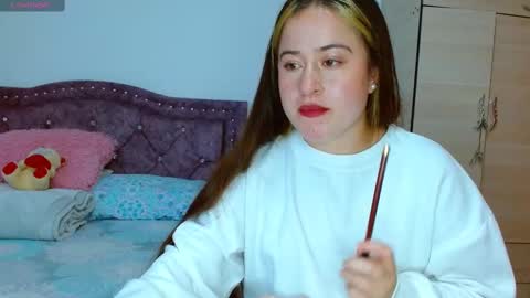 Snapshot of hanssel_tess chatting on October 23, 2025, 8:18 pm isabella online show from October 23, 2025, 8:18 pm