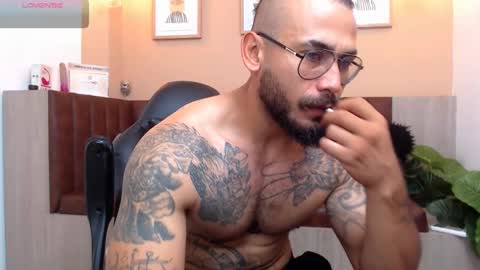 hanz_col online show from March 7, 2025, 12:01 pm