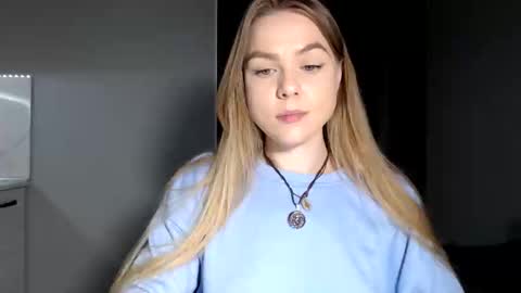 happy_fox_ online show from April 30, 2026, 9:08 pm