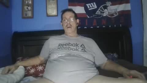 happyhappy4 online show from January 8, 2026, 5:10 am