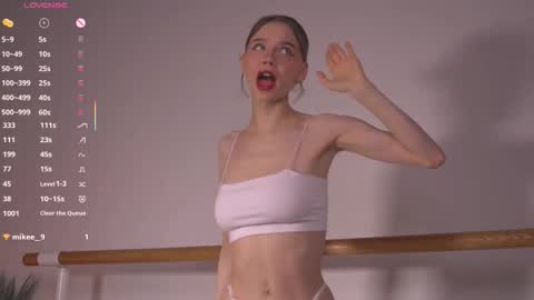 Evy  online show from September 30, 2025, 11:10 pm