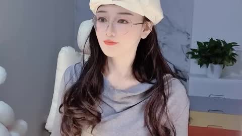 Snapshot of happysweetie168 chatting on December 9, 2024, 3:29 am Daisy online show from December 9, 2024, 3:29 am