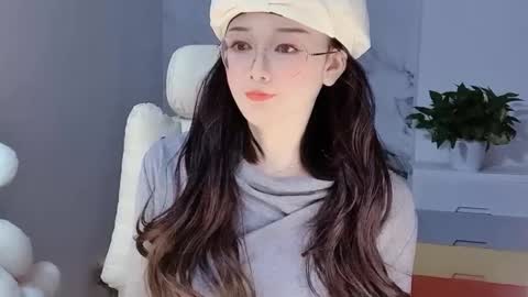 Snapshot of happysweetie168 chatting on December 9, 2024, 2:06 pm Daisy online show from December 9, 2024, 2:06 pm