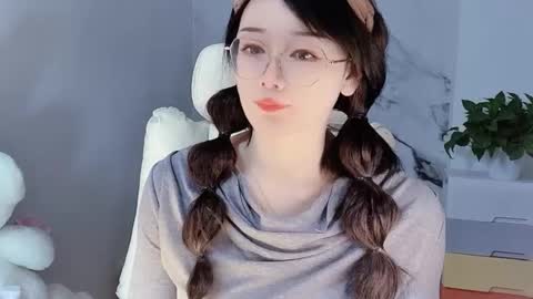 Snapshot of happysweetie168 chatting on December 18, 2024, 5:04 am Daisy online show from December 18, 2024, 5:04 am