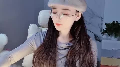 Snapshot of happysweetie168 chatting on December 19, 2024, 1:51 pm Daisy online show from December 19, 2024, 1:51 pm