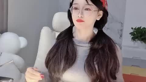 Snapshot of happysweetie168 chatting on February 19, 2025, 3:39 am Daisy online show from February 19, 2025, 3:39 am