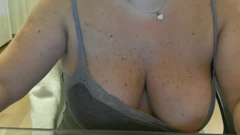 Snapshot of happyyuma chatting on September 16, 2025, 1:23 pm happyyuma online show from September 16, 2025, 1:23 pm