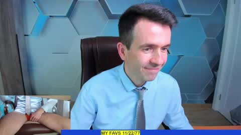 Snapshot of hard_and_juici chatting on May 4, 2026, 12:34 pm Steve online show from May 4, 2026, 12:34 pm