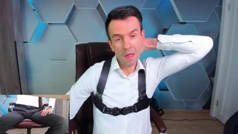 Snapshot of hard_and_juici chatting on May 5, 2026, 8:22 am Steve online show from May 5, 2026, 8:22 am