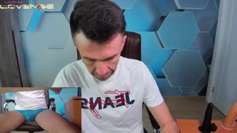 Snapshot of hard_and_juici chatting on May 18, 2026, 12:22 pm Steve online show from May 18, 2026, 12:22 pm