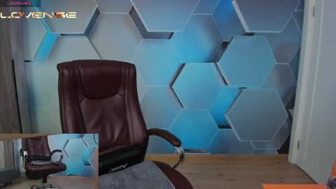 Snapshot of hard_and_juici chatting on May 27, 2026, 3:31 pm Steve online show from May 27, 2026, 3:31 pm